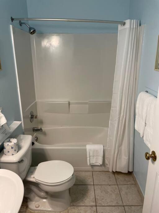 Apartamento Beautiful Just Steps Away From The Beach!