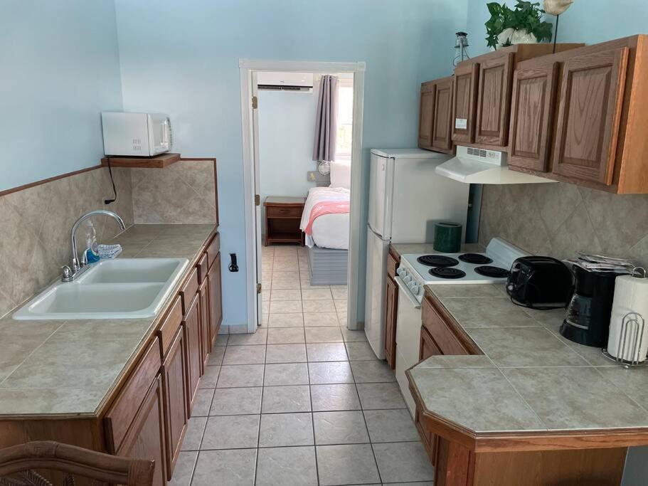 Beautiful Just Steps Away From The Beach! Apartamento *