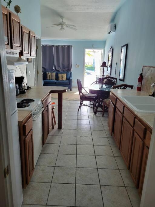 Apartamento Beautiful Just Steps Away From The Beach! *